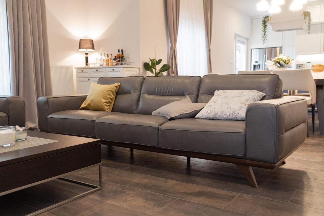 Peak Hill Apartment *